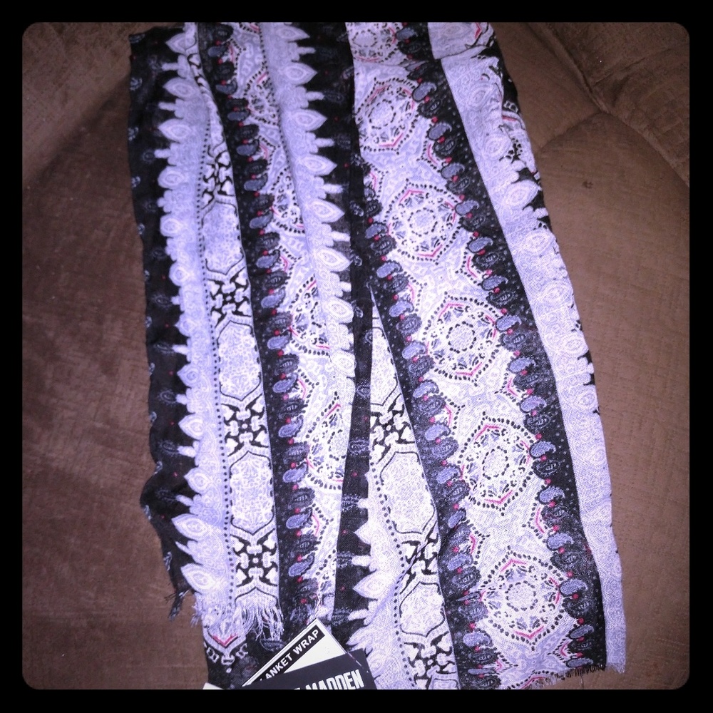 Steve Madden scarf